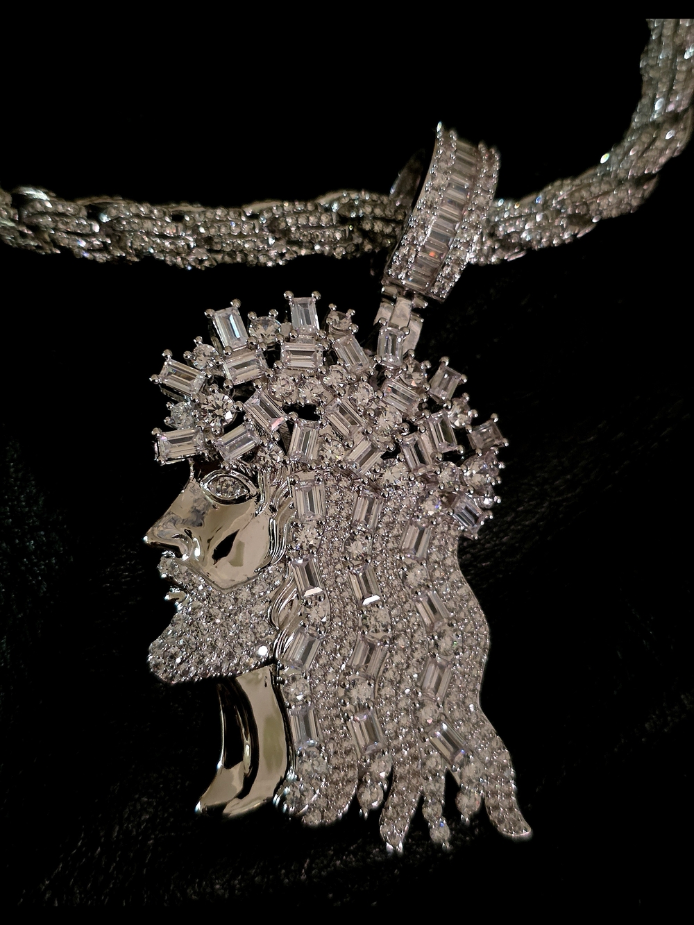 Crystal-Encrusted Lion Head Pendant Necklace - Silver Tone - Picture 5 of 7